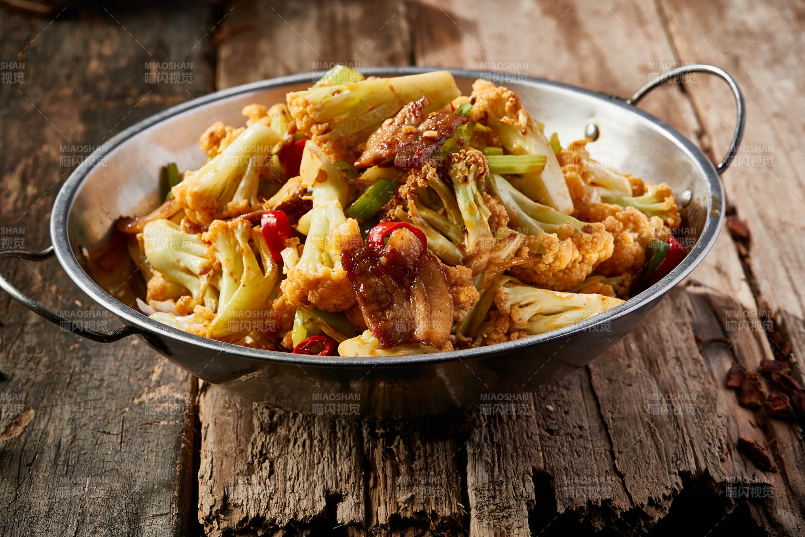 干锅有机菜花五花肉图片