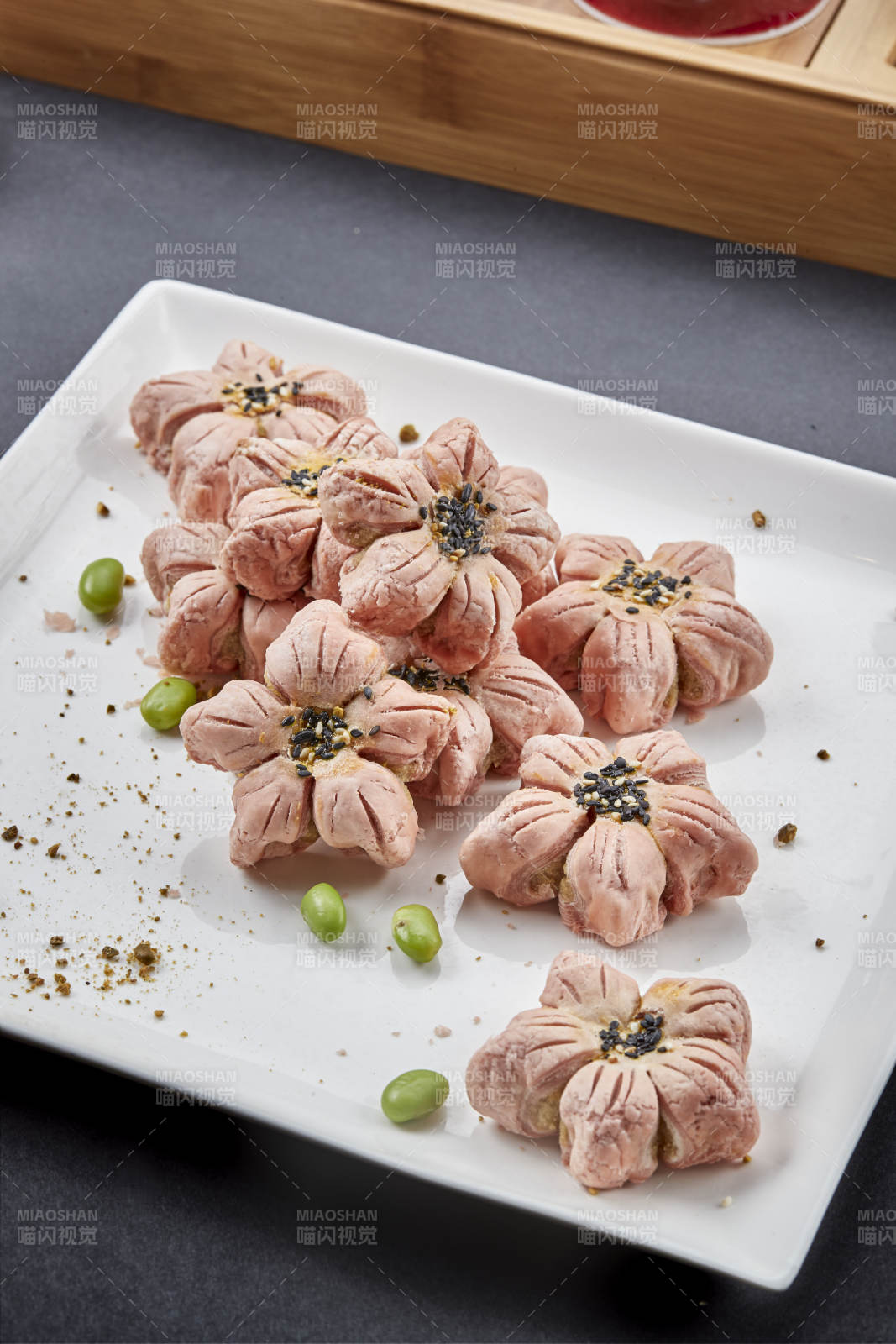 精美面点甜品樱花榴莲酥图片