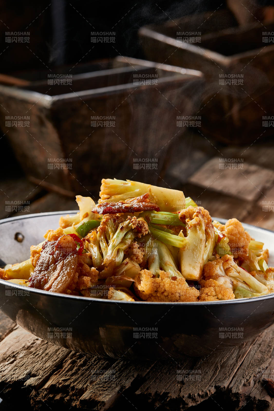 干锅有机菜花五花肉图片