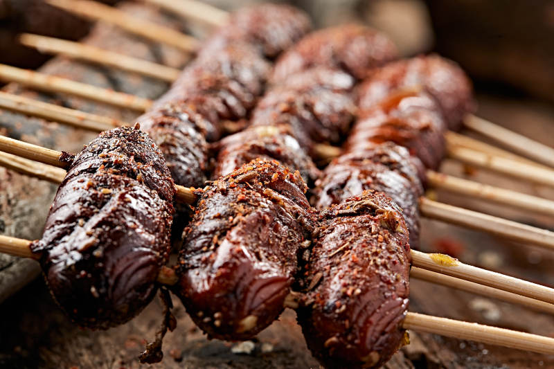 风味炭烤蚕蛹图片