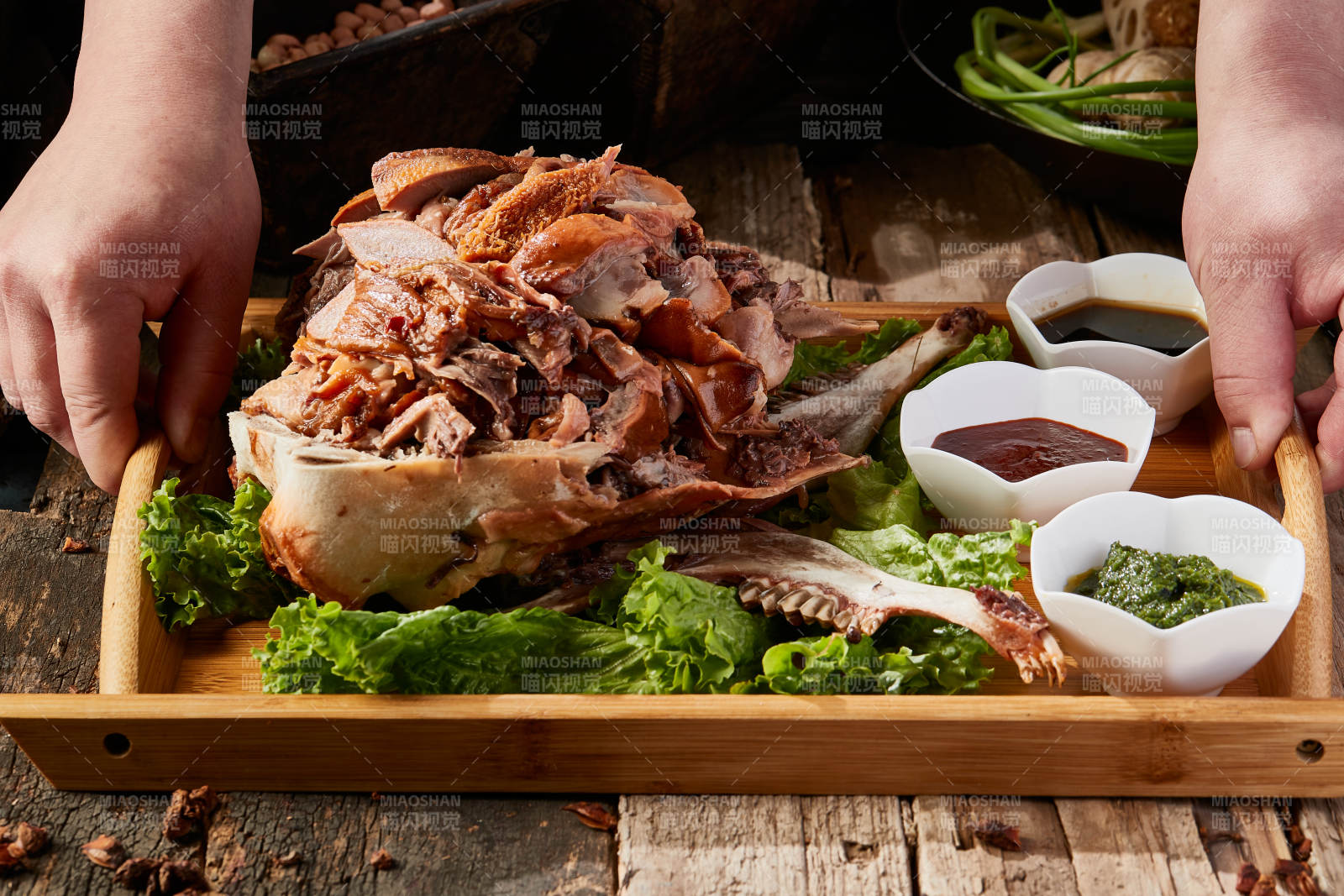 蒜香煮羊头图片