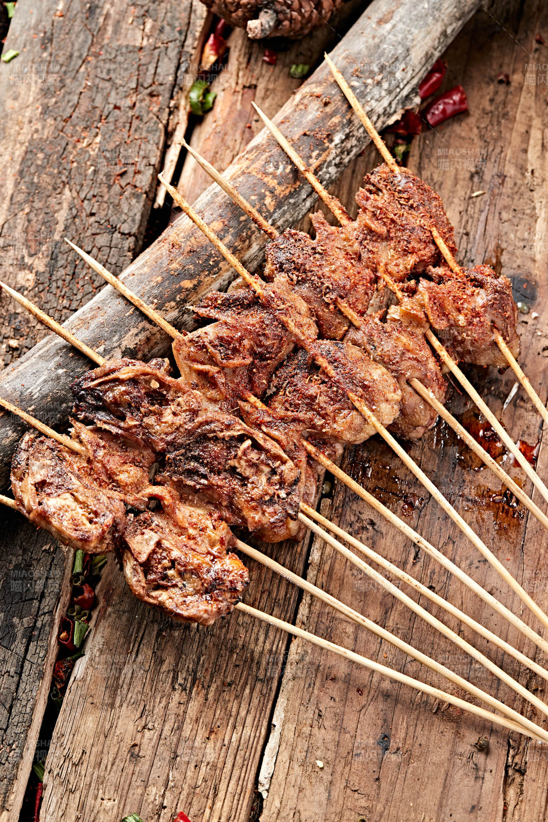 美味炭烤鸡头图片