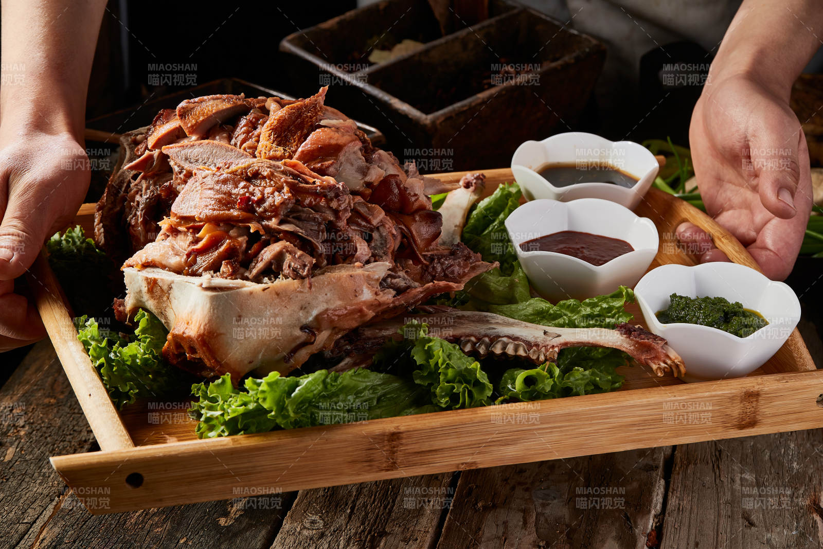 蒜香煮羊头图片