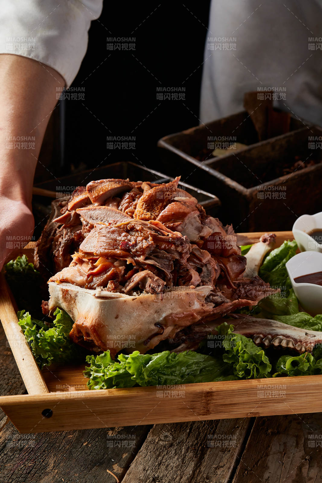 蒜香煮羊头图片