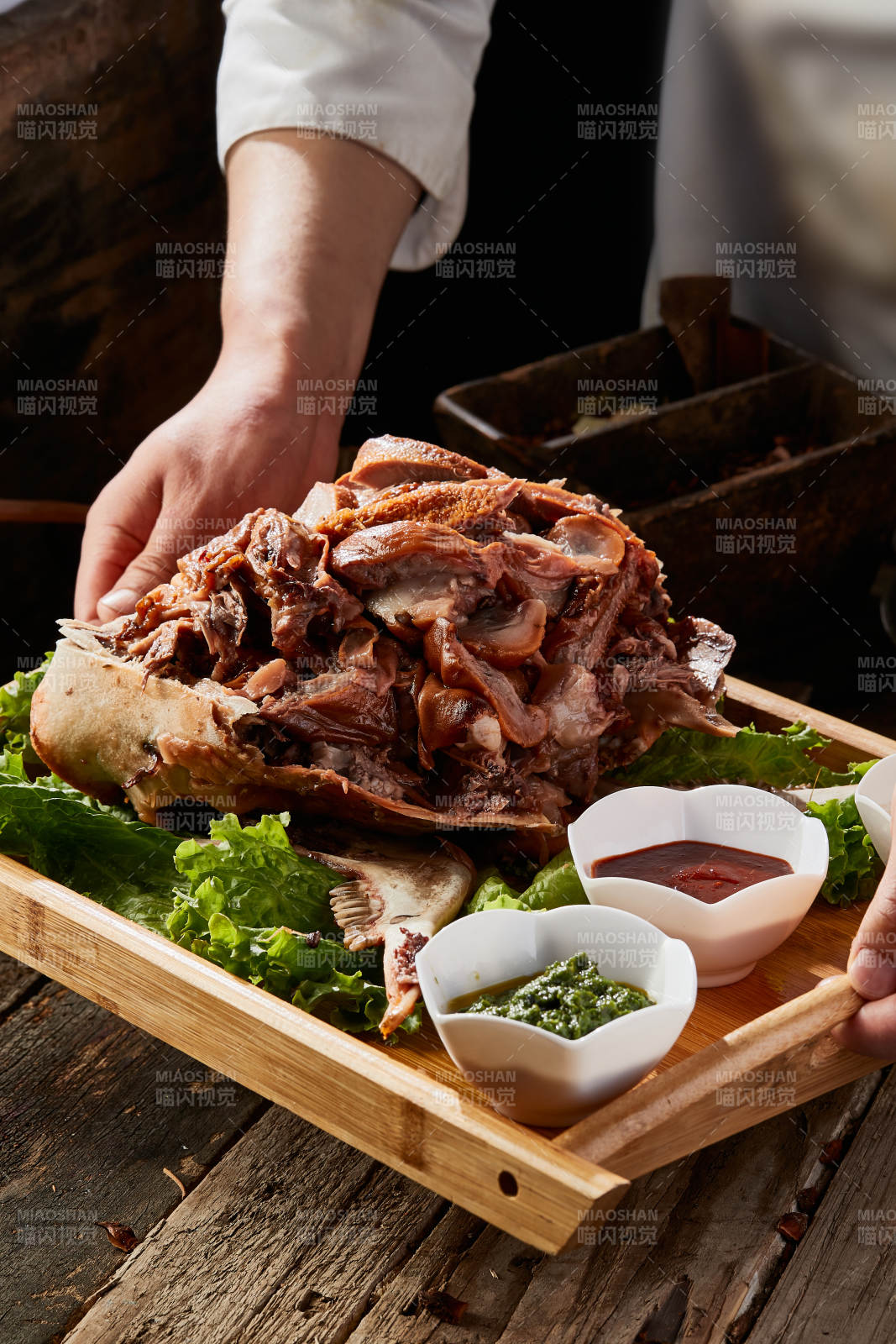 蒜香煮羊头图片