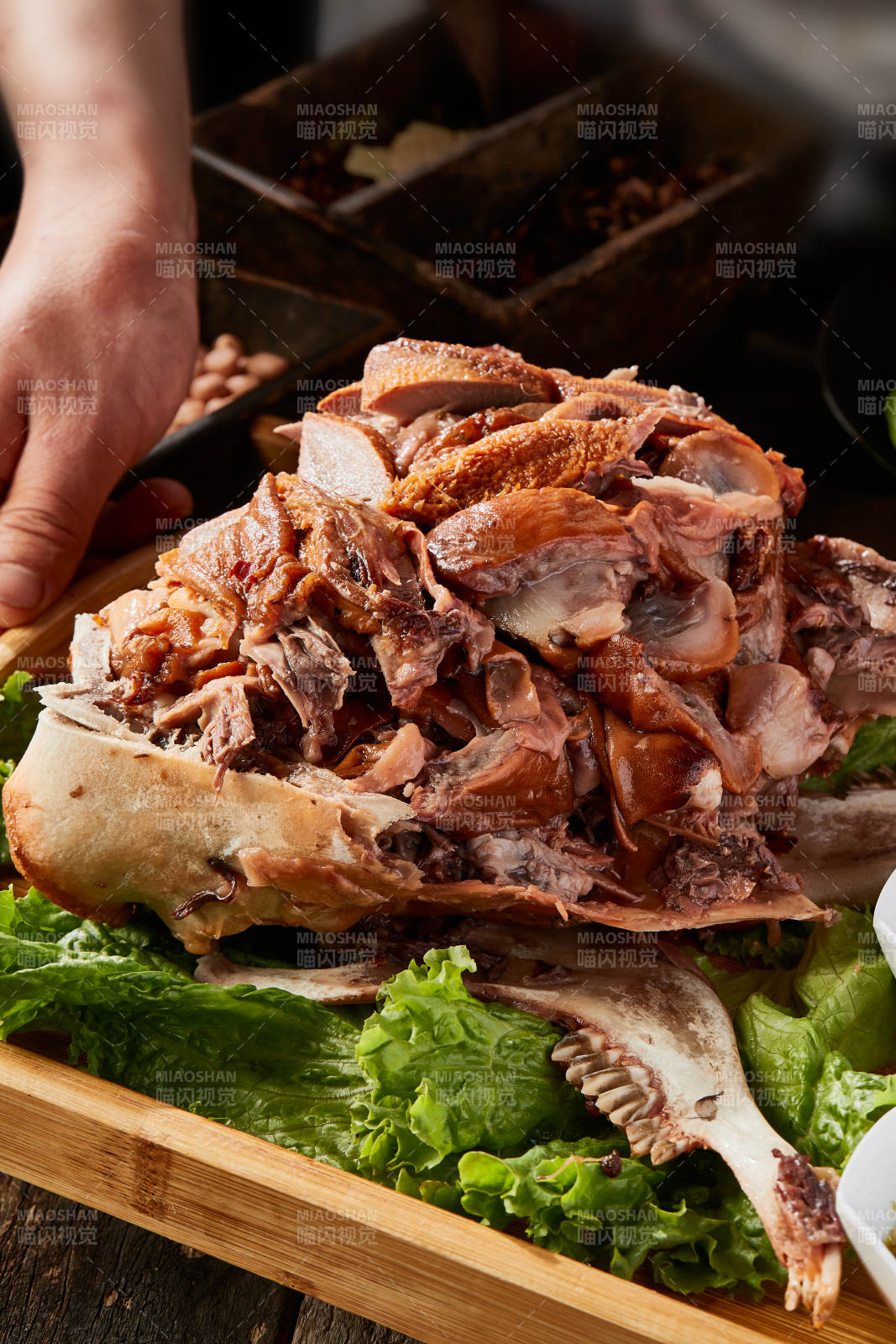 蒜香煮羊头图片