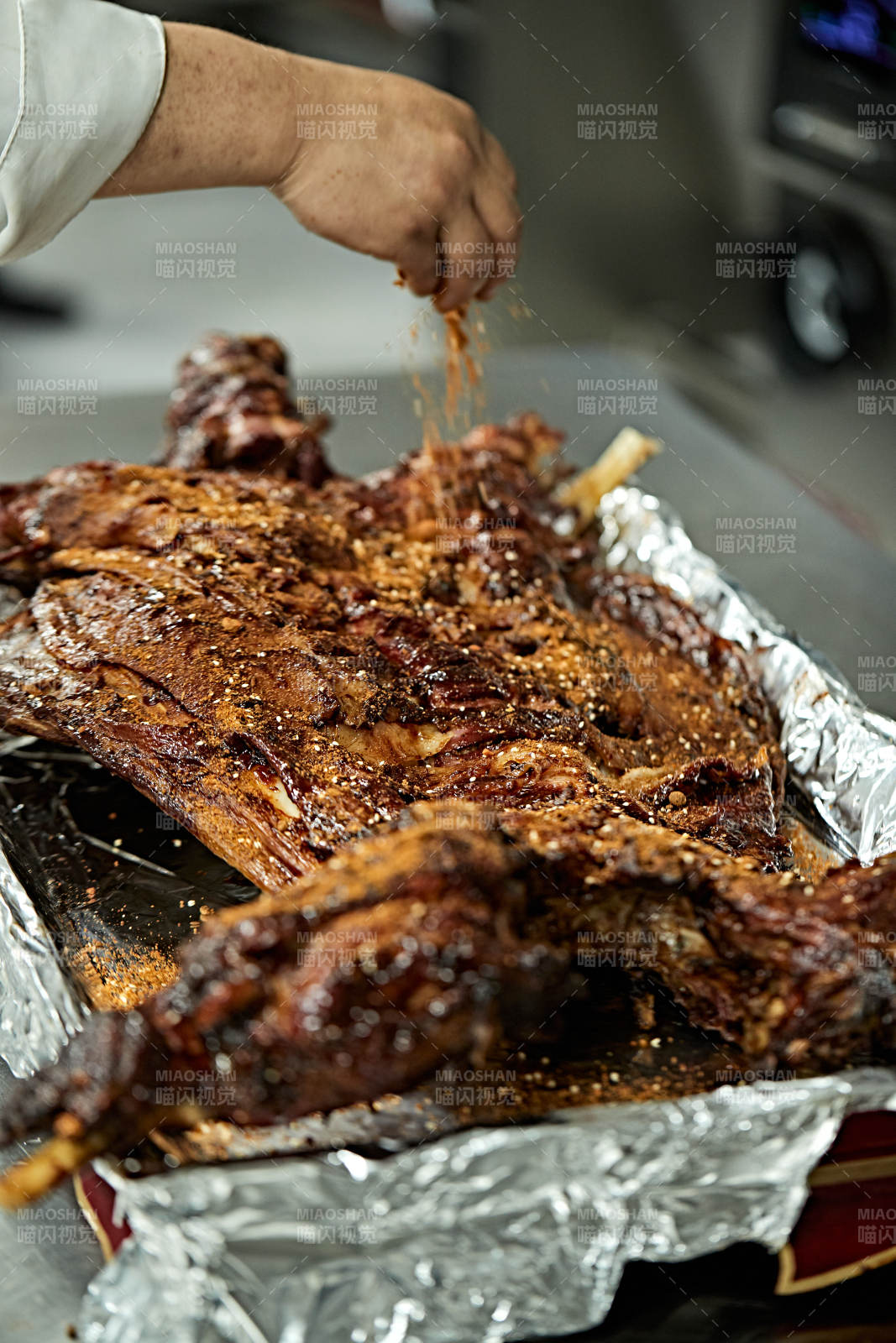 传统蒙餐烤全羊图片