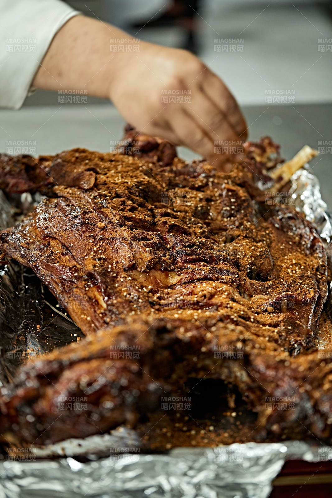 传统蒙餐烤全羊图片