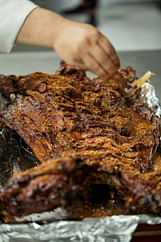 传统蒙餐烤全羊图片