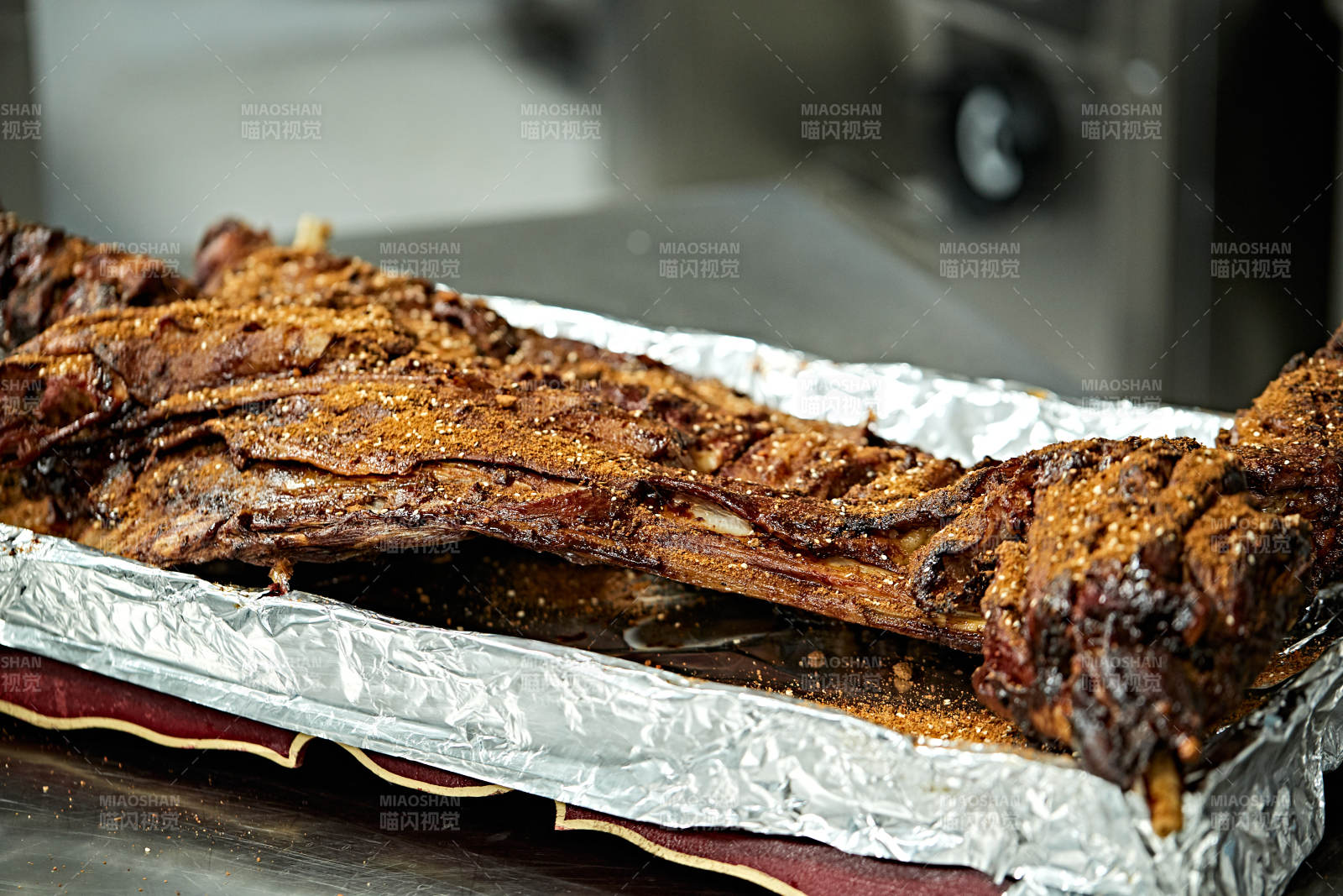 传统蒙餐烤全羊图片