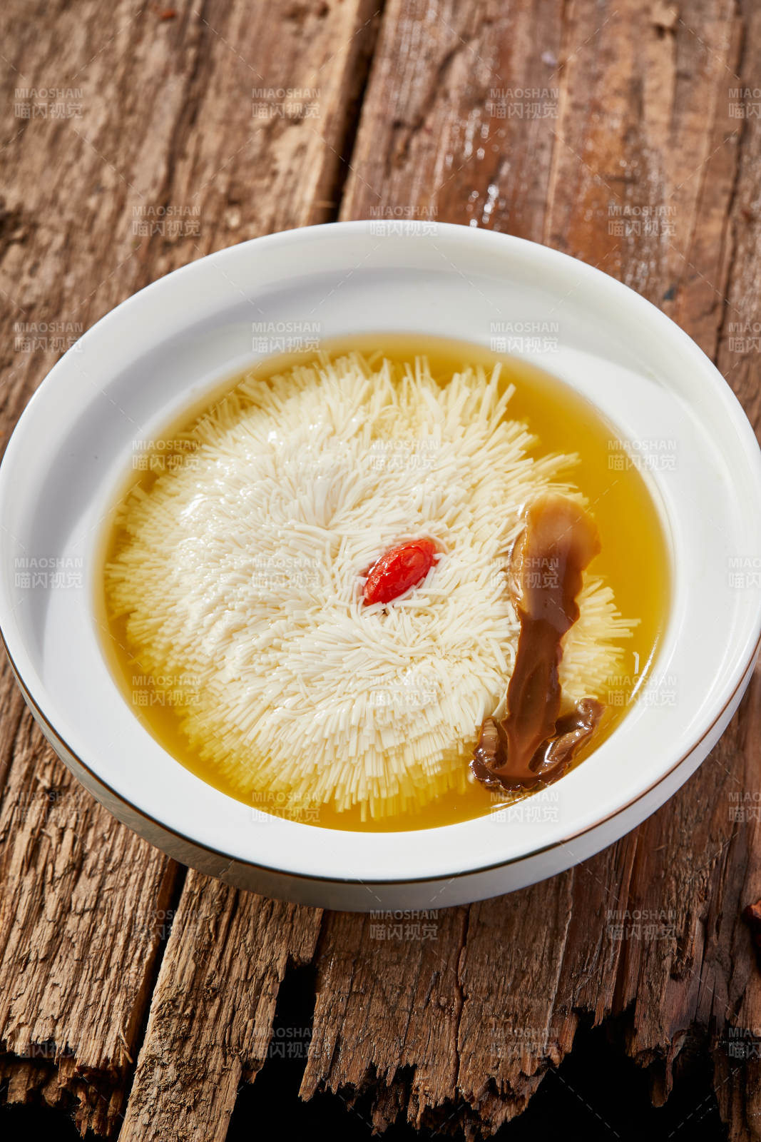 一品上汤炖文菊豆腐配山珍菌图片