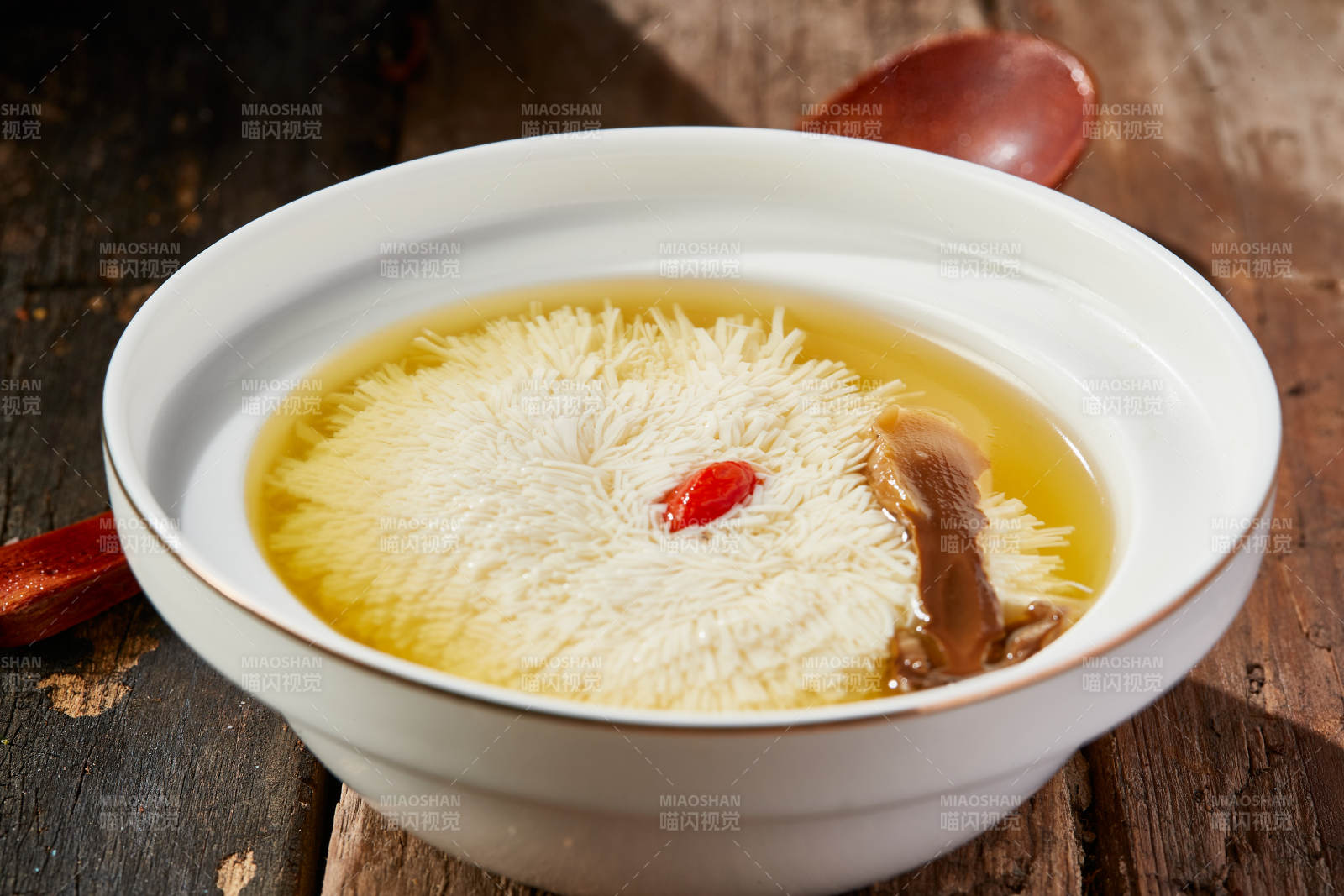 一品上汤炖文菊豆腐配山珍菌图片