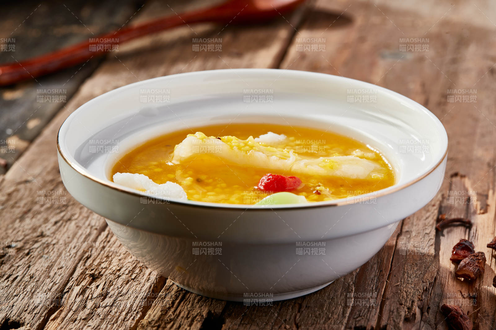 薏米枸杞炖花胶图片