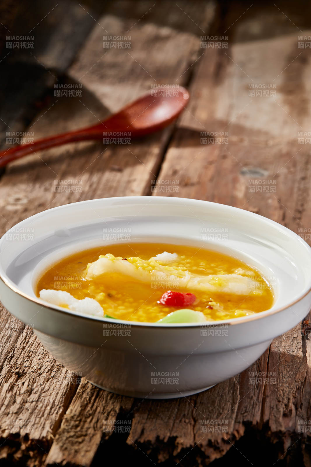 薏米枸杞炖花胶图片