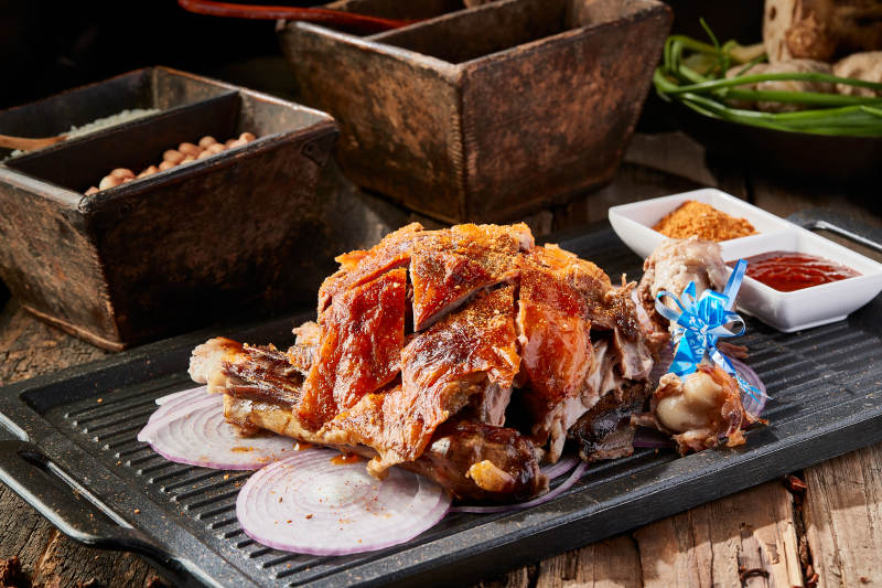 蒙古烤羊腿图片