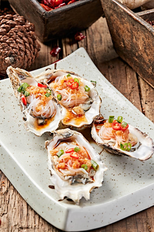 炭烤蒜蓉粉丝生蚝图片