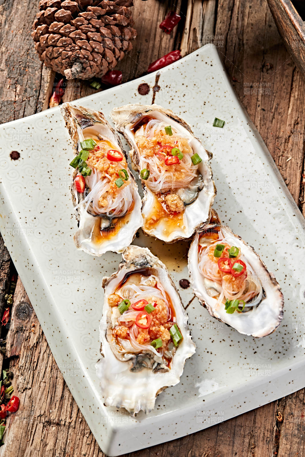 炭烤蒜蓉粉丝生蚝图片