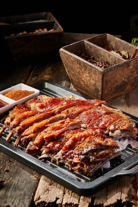 蒙餐炭火烤羊排图片