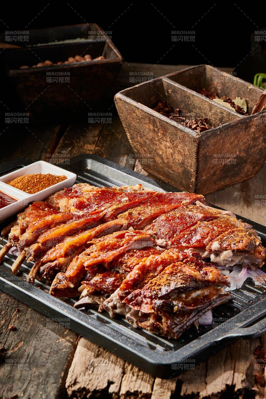 蒙餐炭火烤羊排图片