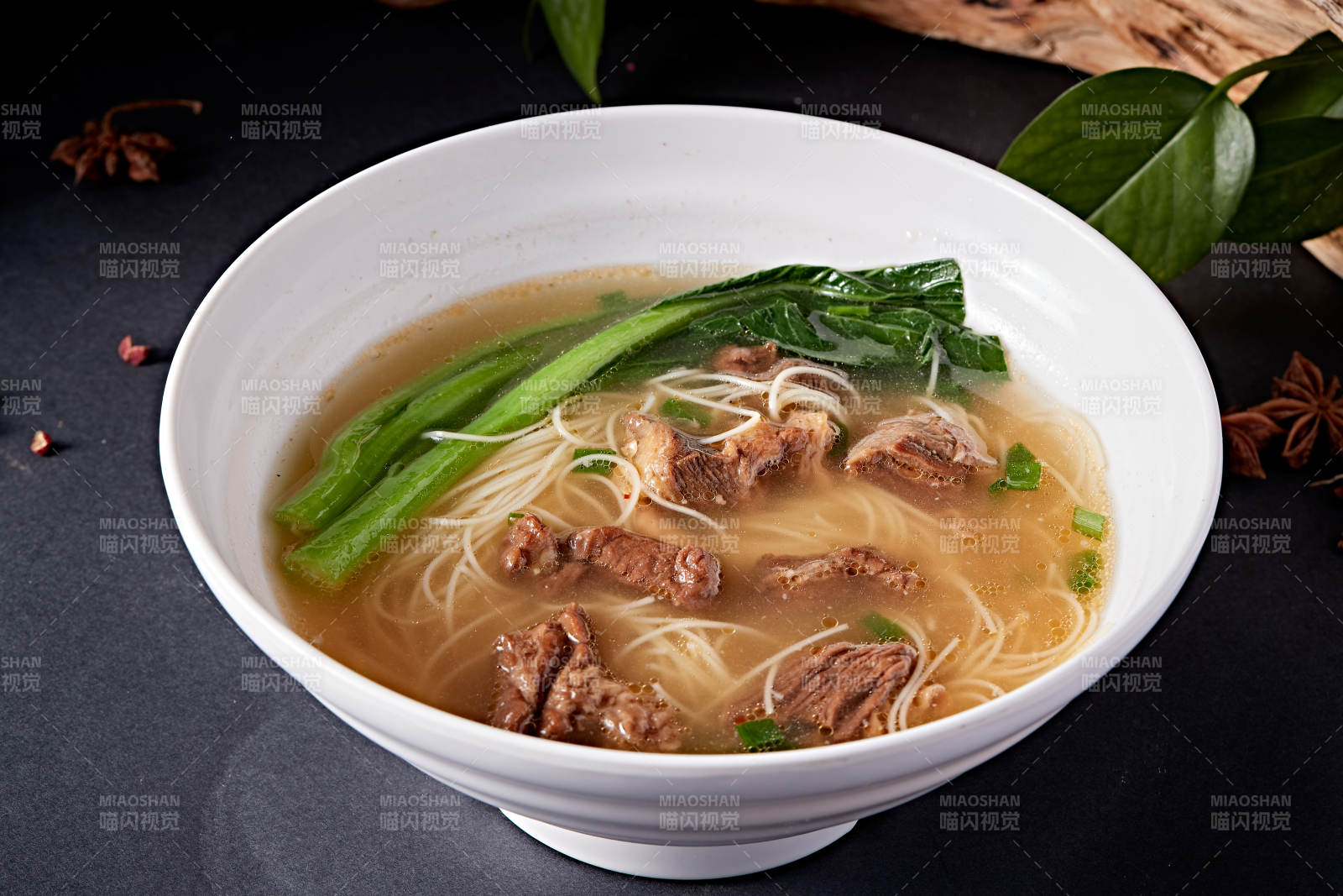 港式茶餐牛肉清汤米粉图片