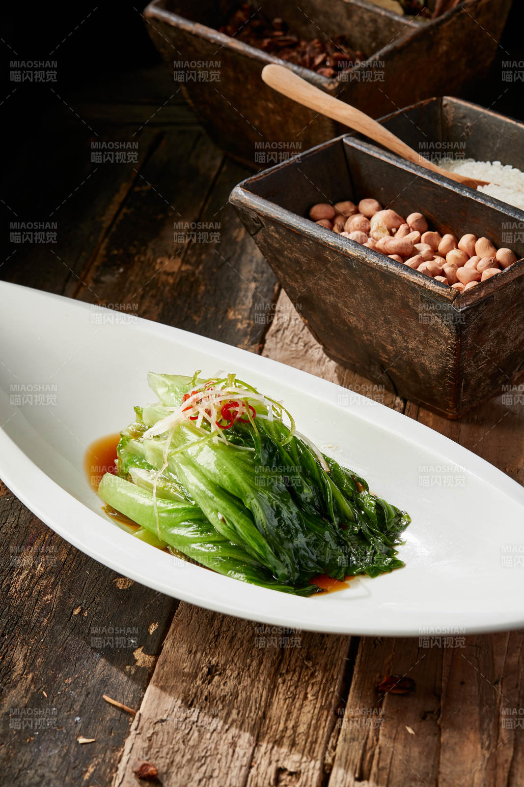 浇汁油麦菜图片