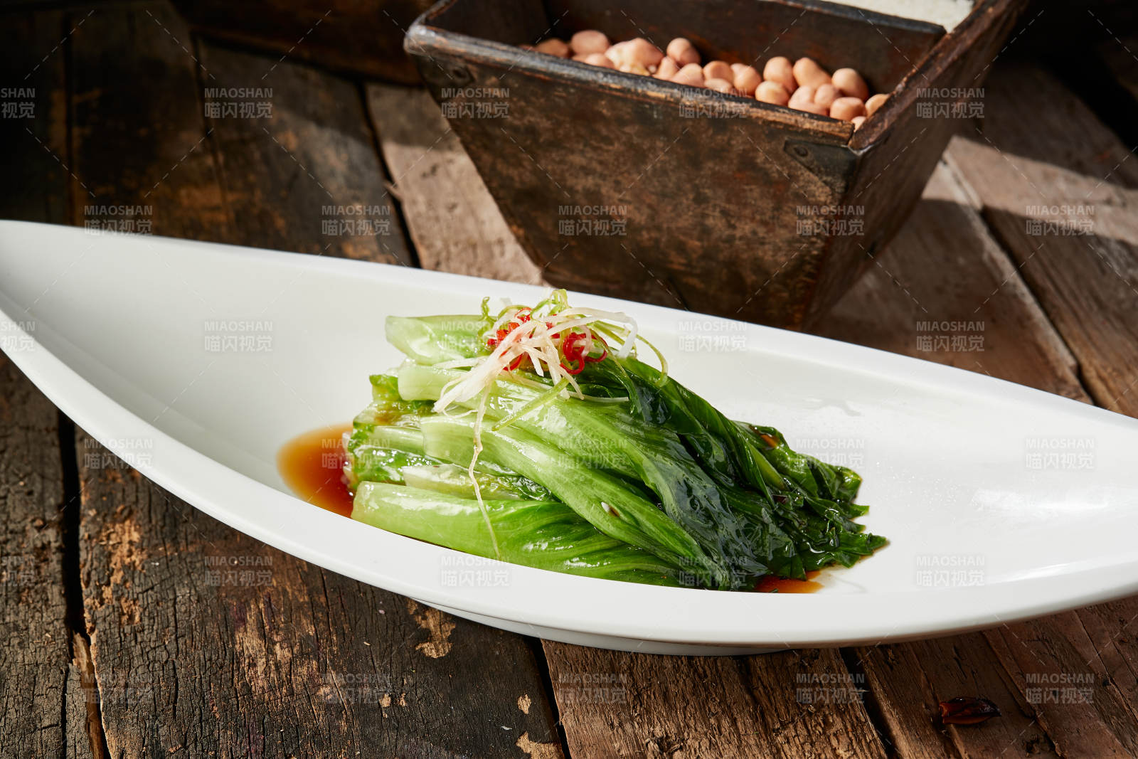 浇汁油麦菜图片