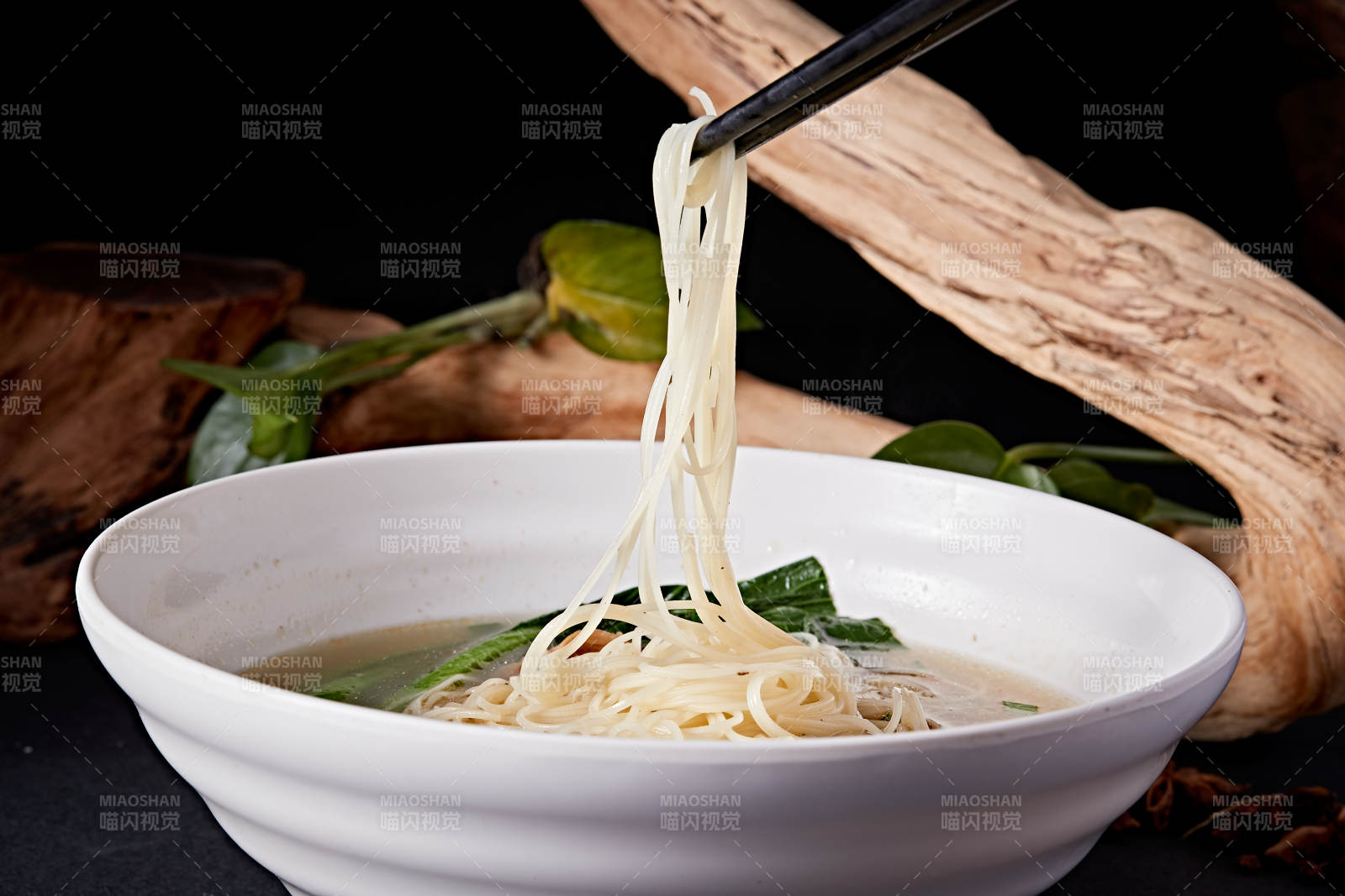 港式茶餐牛肉清汤米粉图片