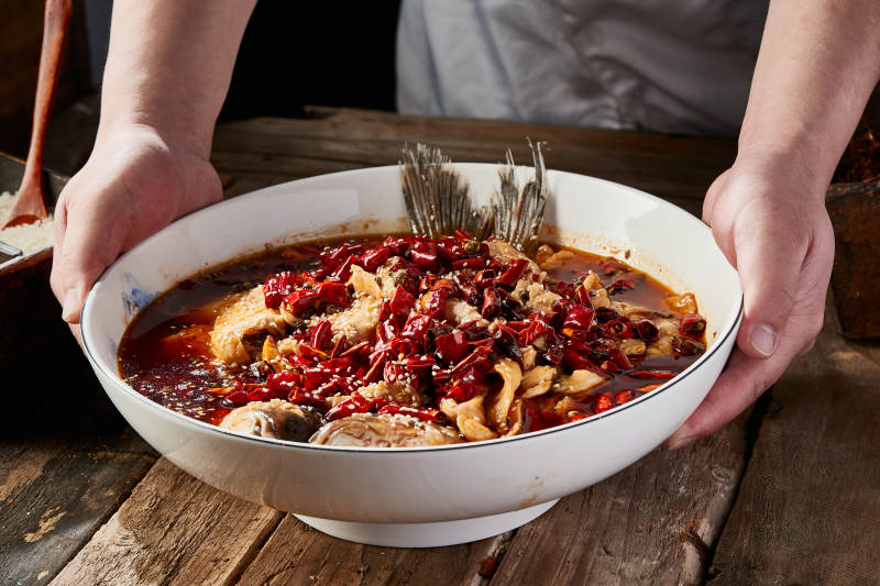 沸腾飘香水煮野生草鱼图片