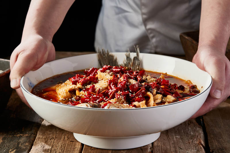 沸腾飘香水煮野生草鱼图片