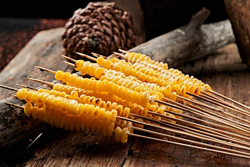 炭烤玉米粒串串图片