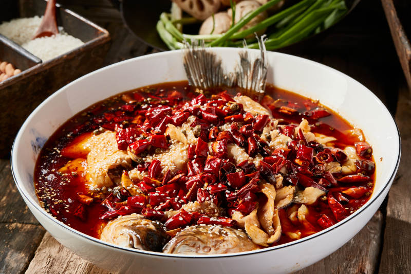 沸腾飘香水煮野生草鱼图片