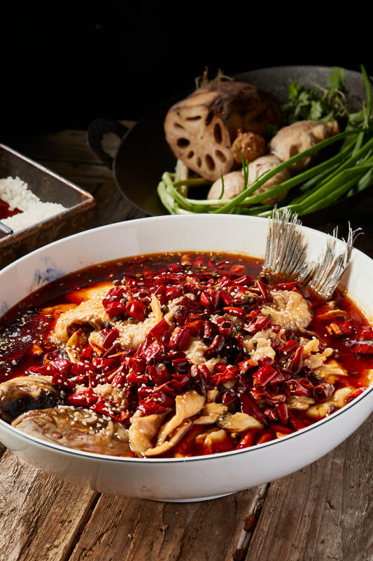 沸腾飘香水煮野生草鱼图片