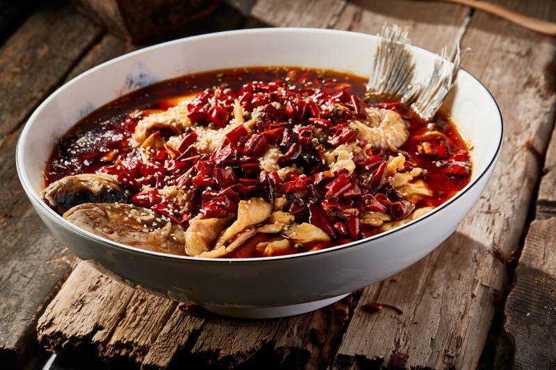 沸腾飘香水煮野生草鱼图片