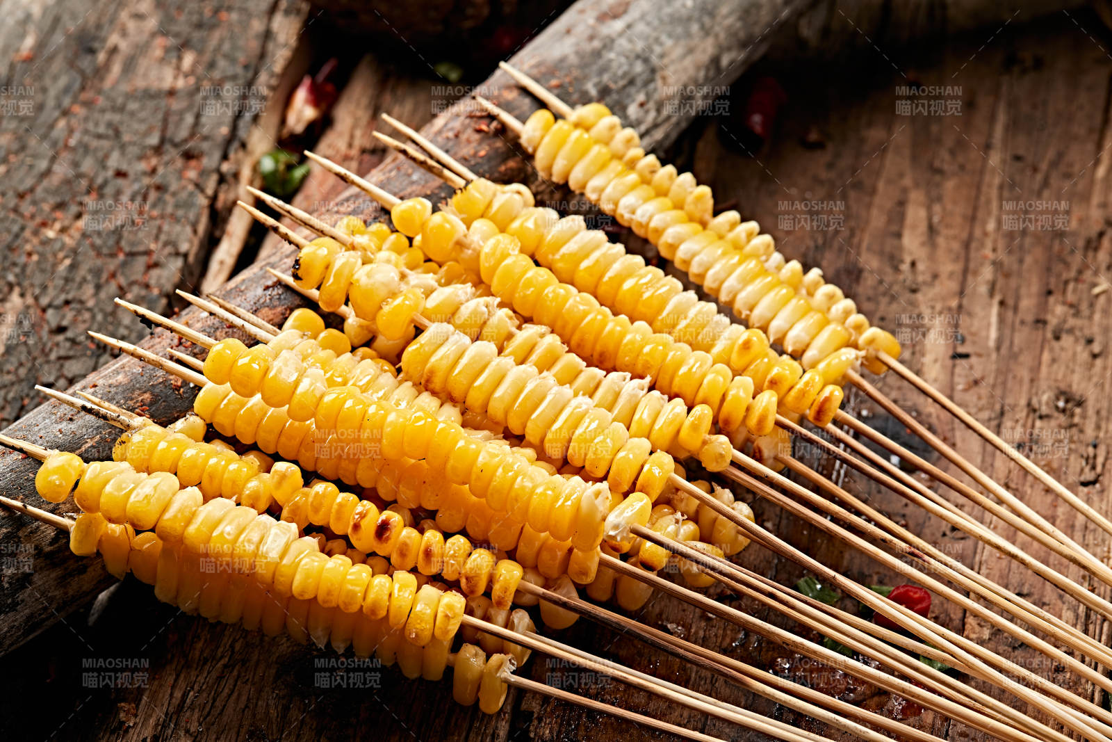 炭烤玉米粒串串图片