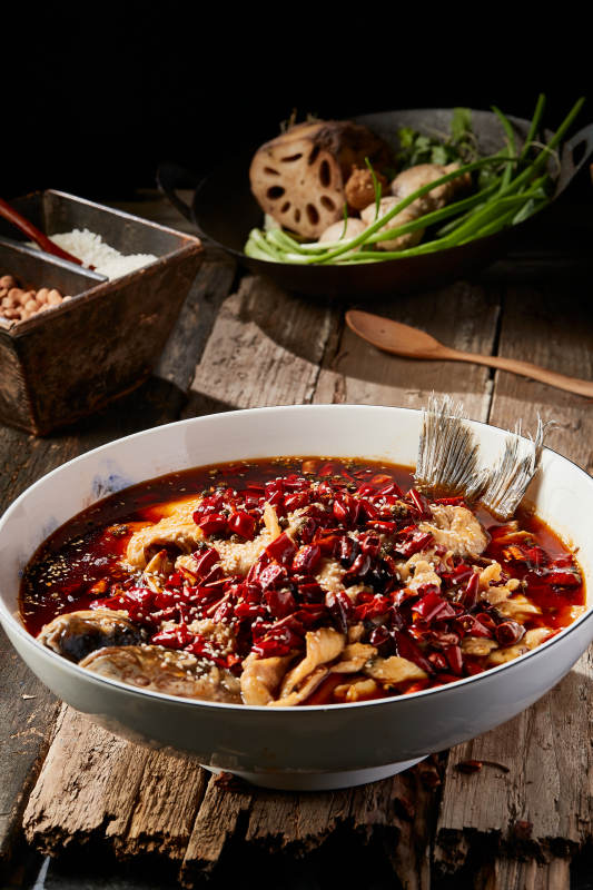 沸腾飘香水煮野生草鱼图片