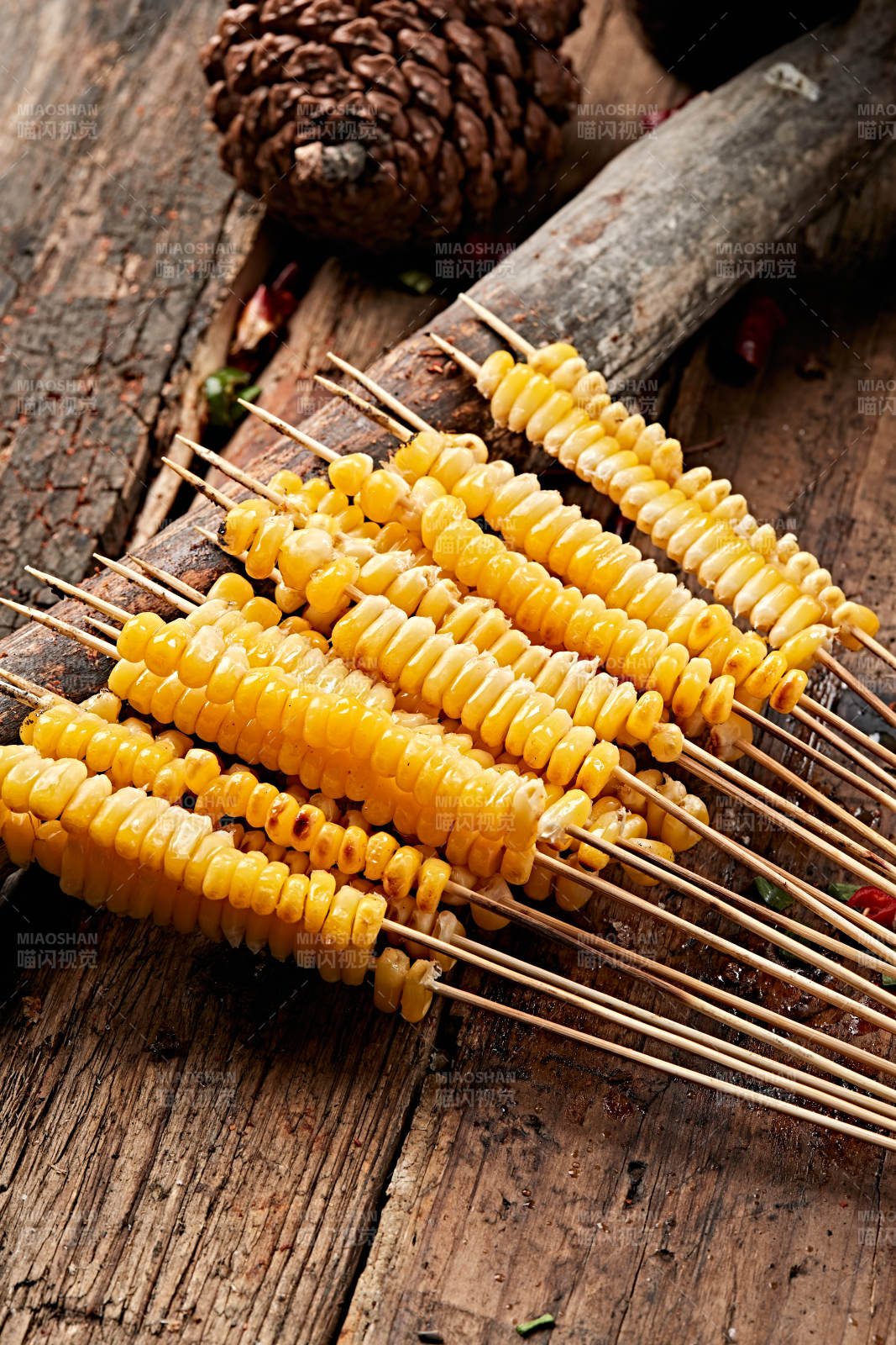 炭烤玉米粒串串图片