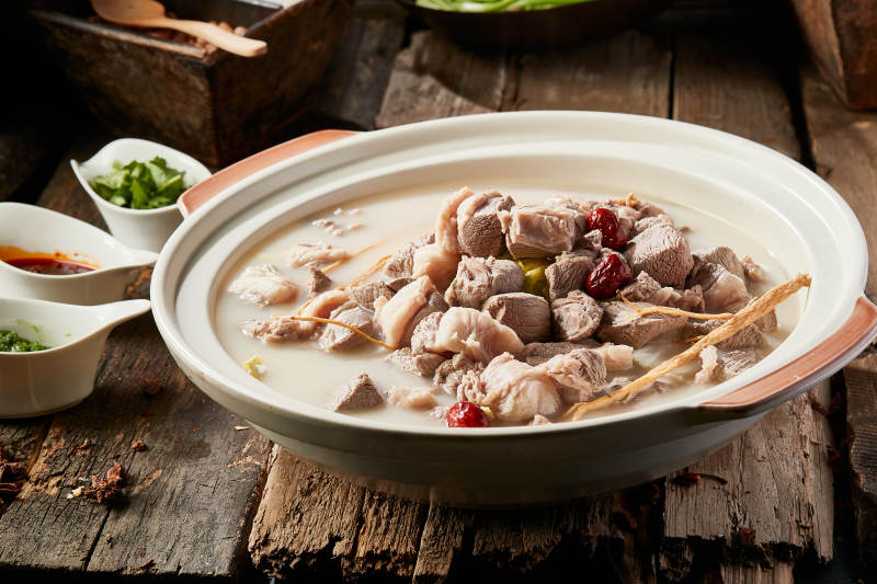 砂锅浓汤滋补羊肉锅图片