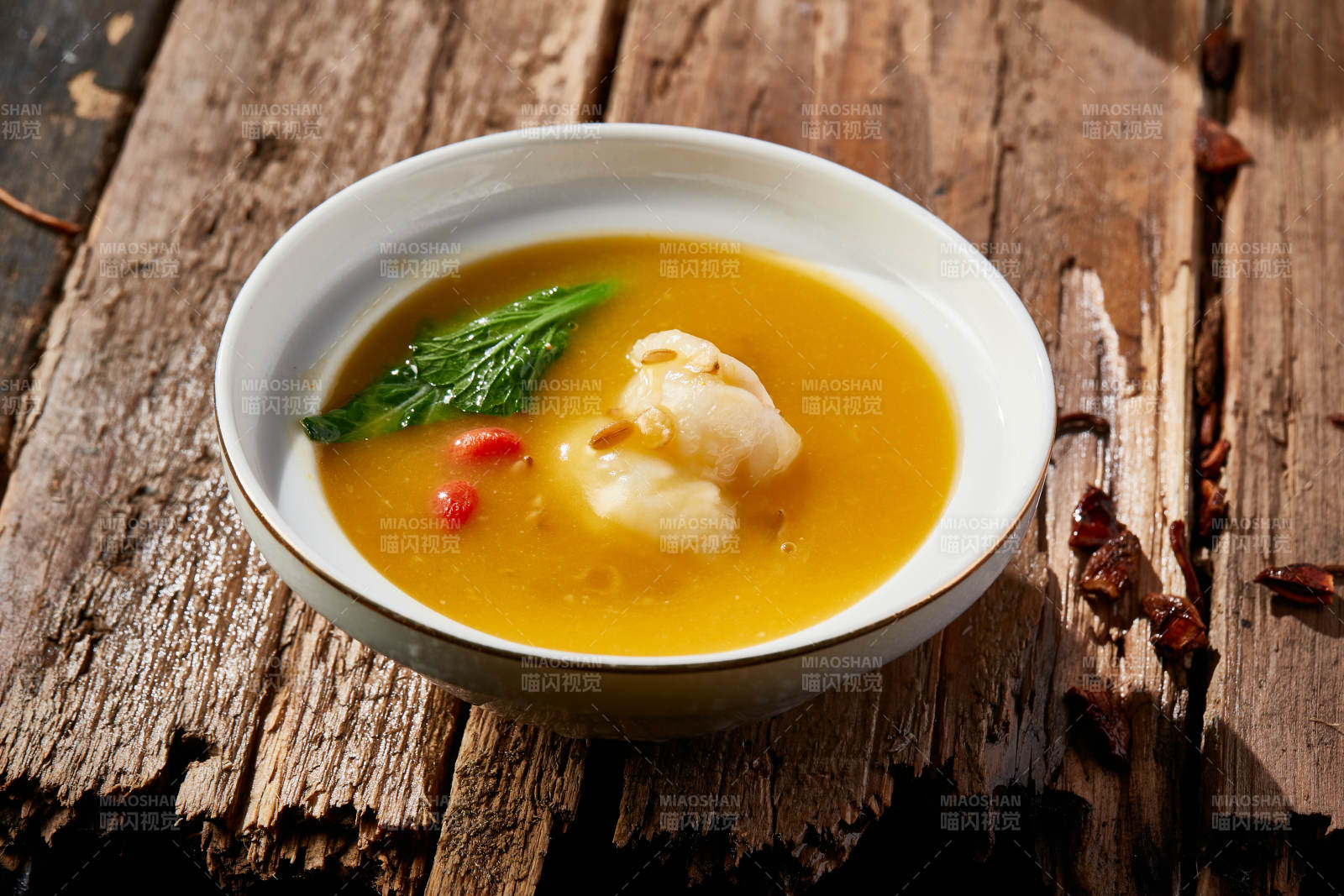 薏米浓汤枸杞炖虾仁图片