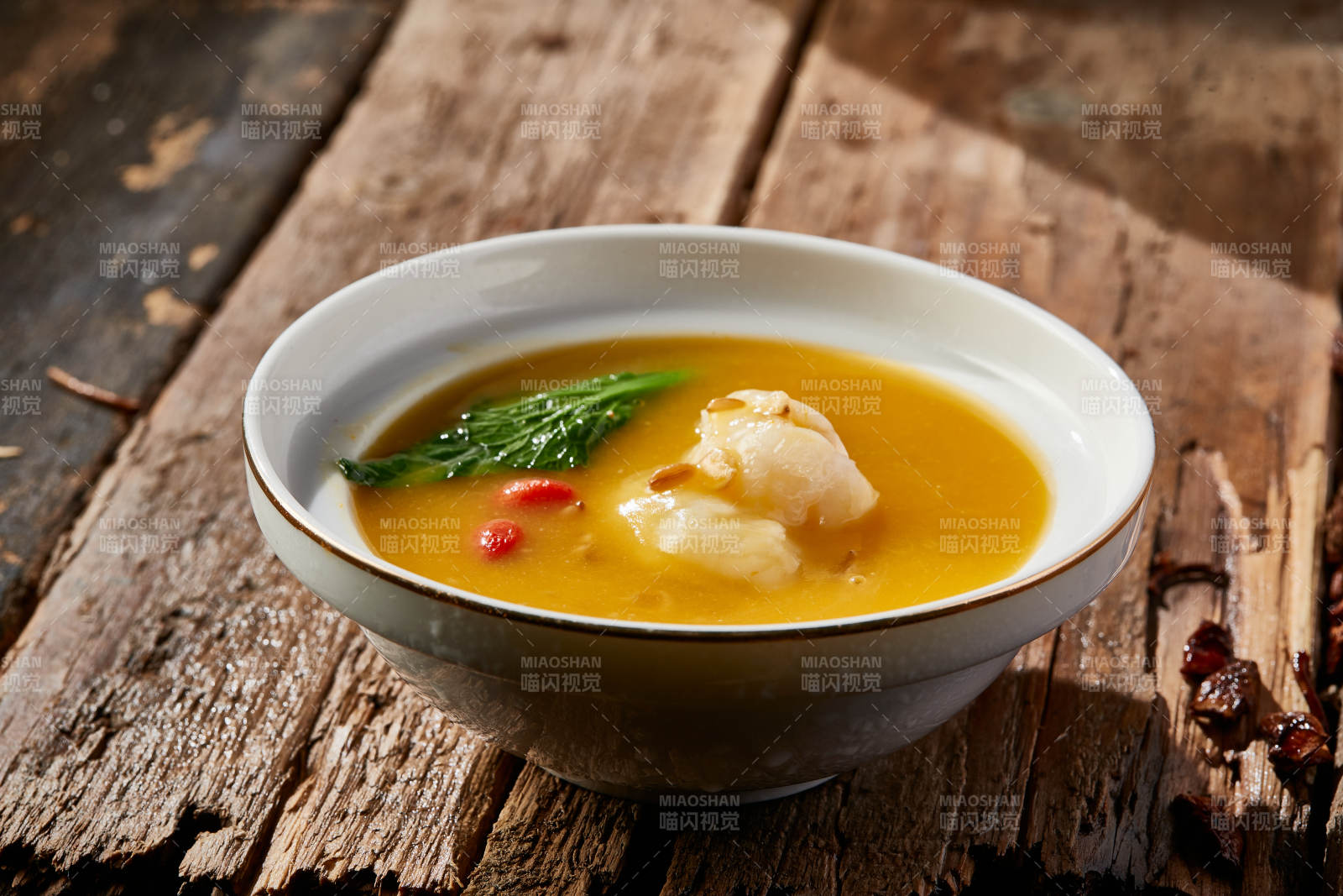 薏米浓汤枸杞炖虾仁图片