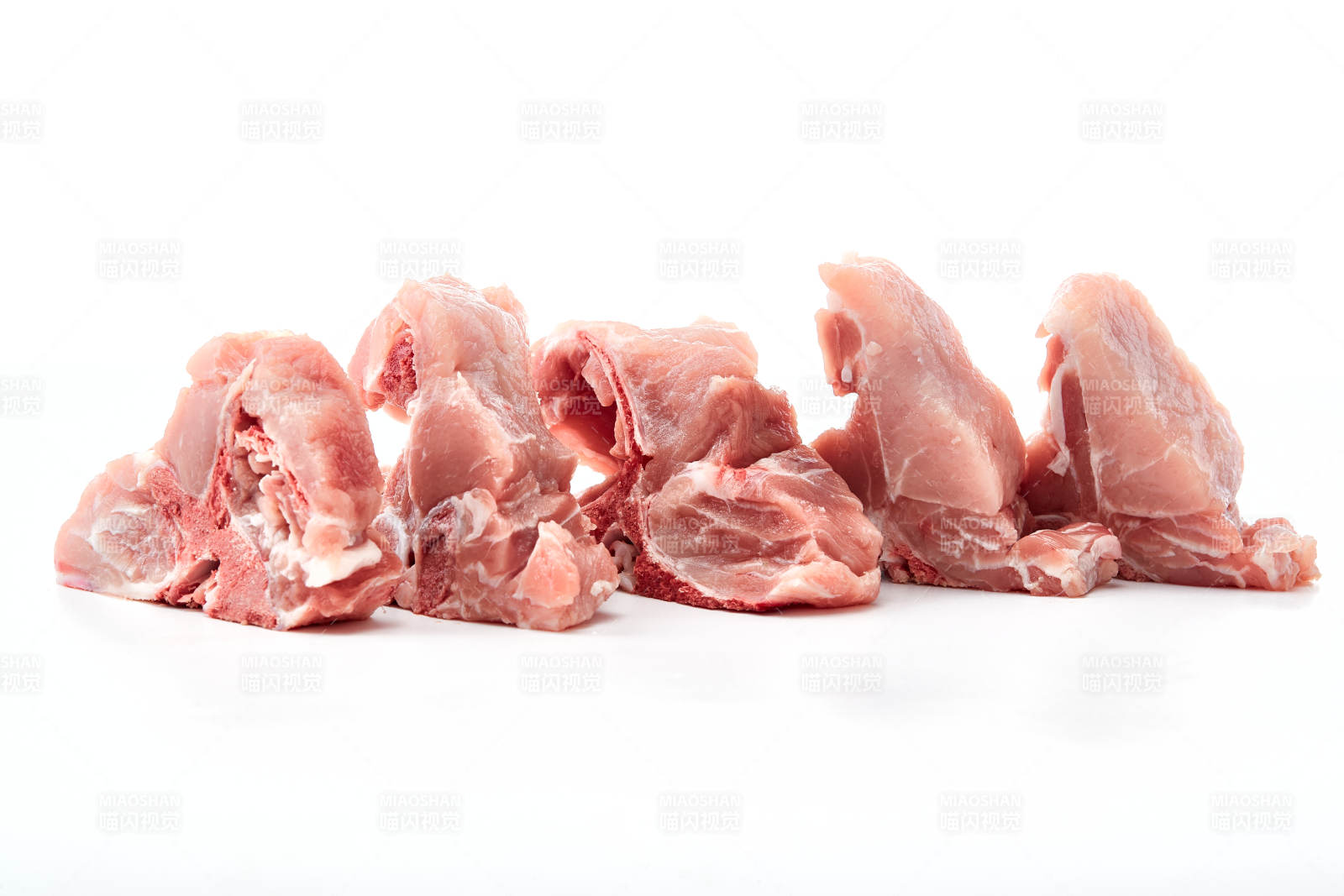 检疫合格的屠宰生鲜猪肉图片