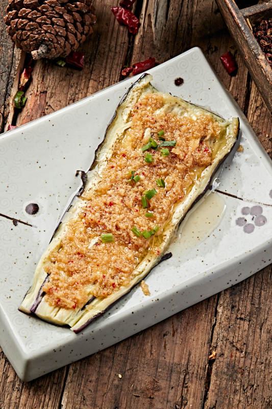 蒜泥炭烤长茄子图片