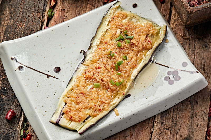 蒜泥炭烤长茄子图片