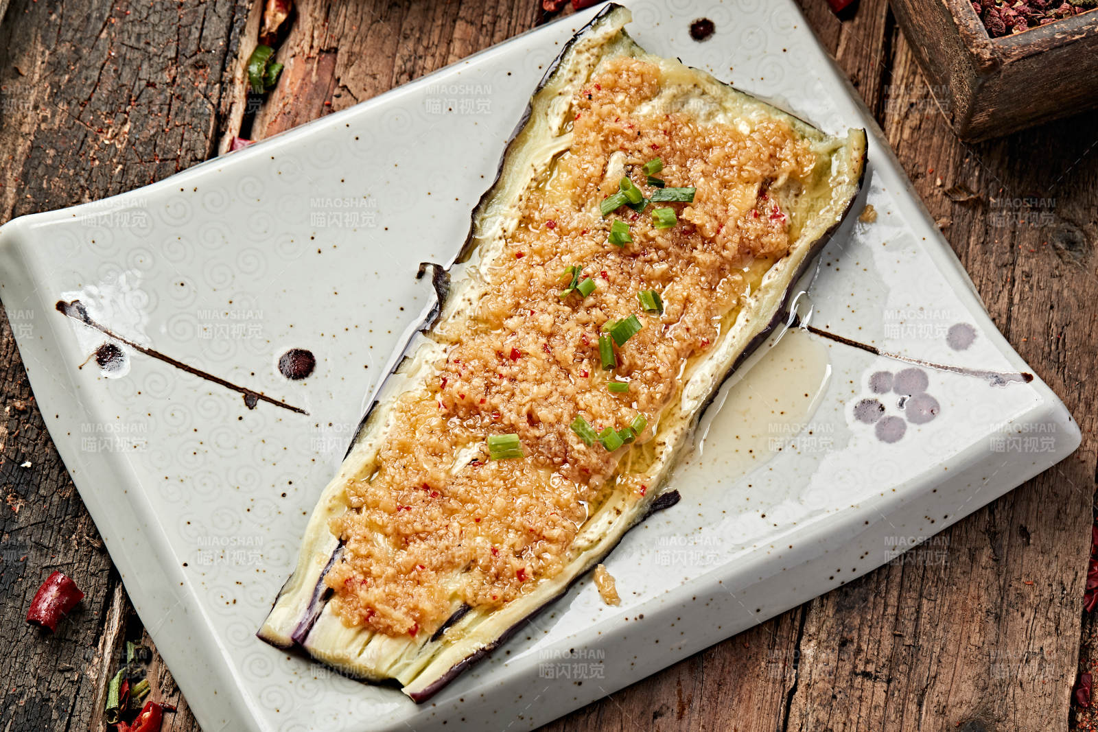 蒜泥炭烤长茄子图片