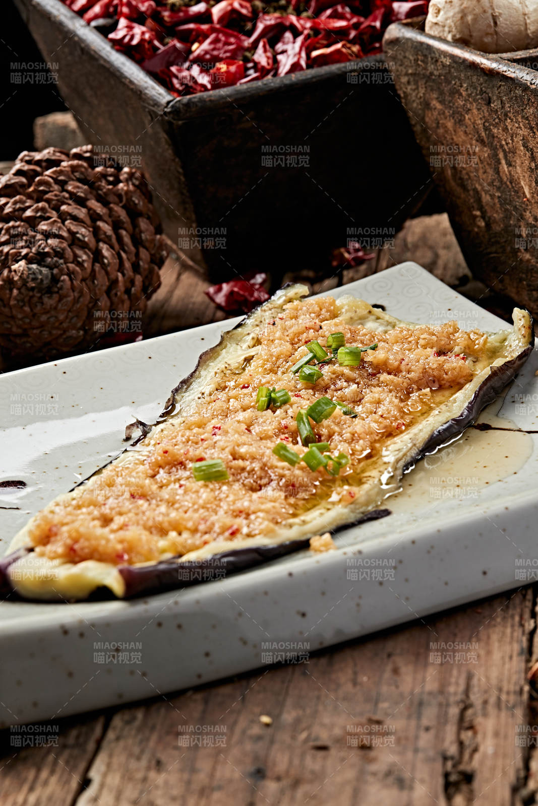 蒜泥炭烤长茄子图片