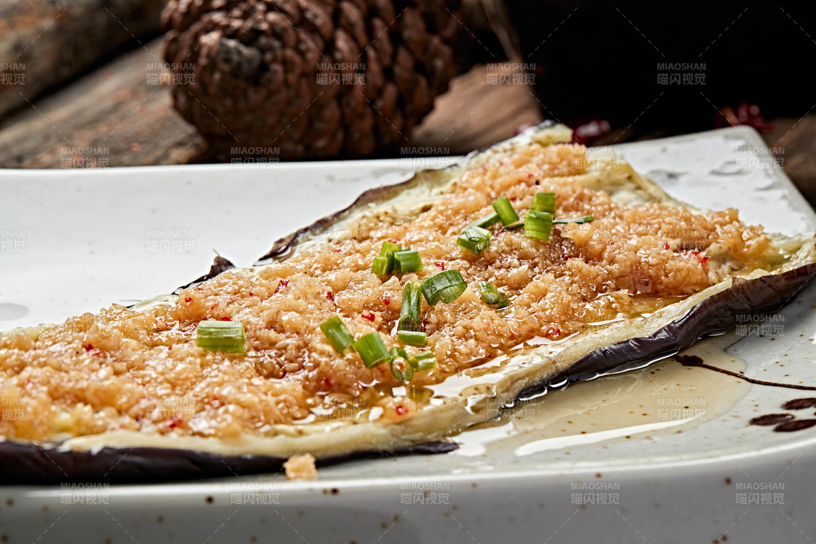 蒜泥炭烤长茄子图片