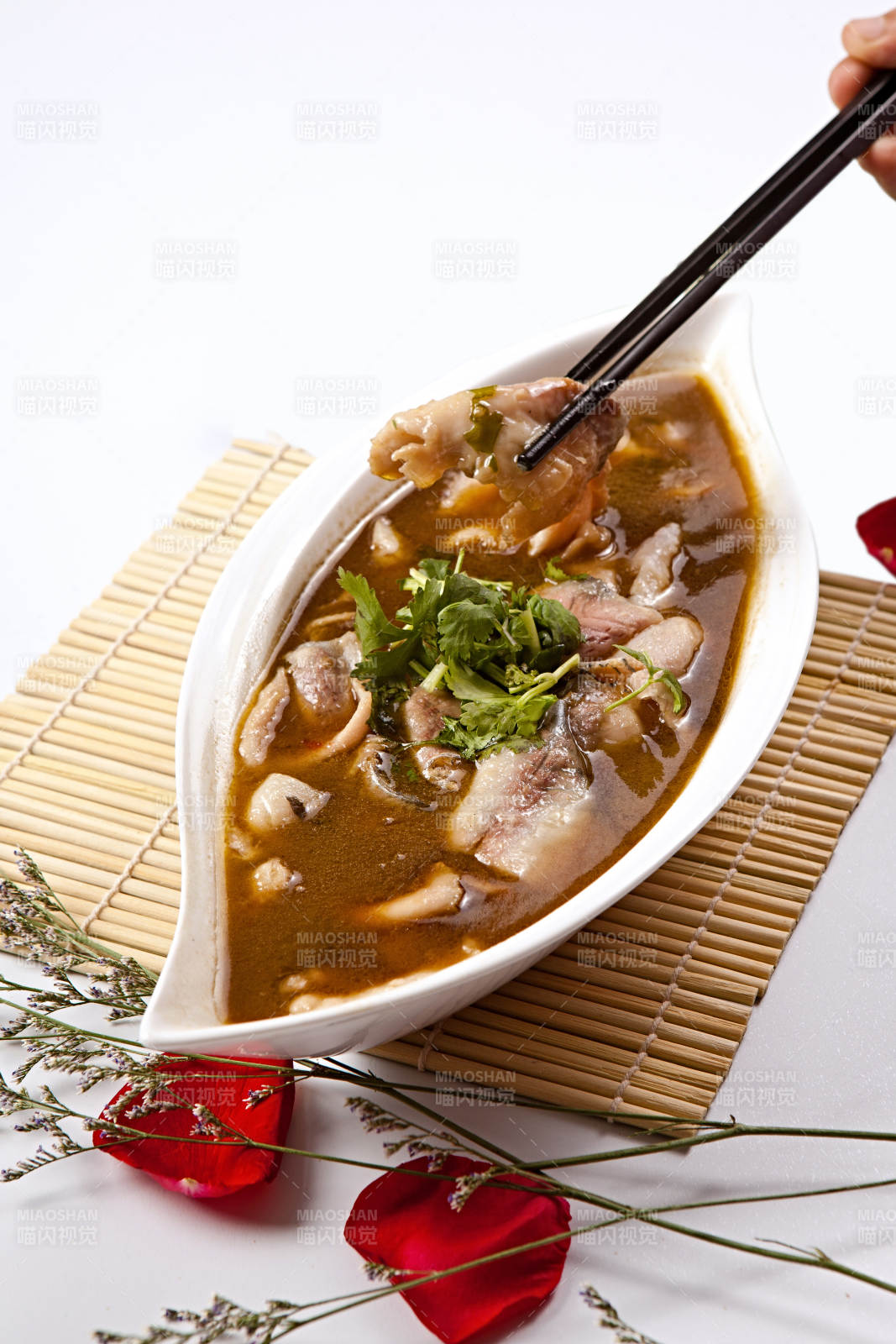 酸汤叶生草鱼鱼片图片