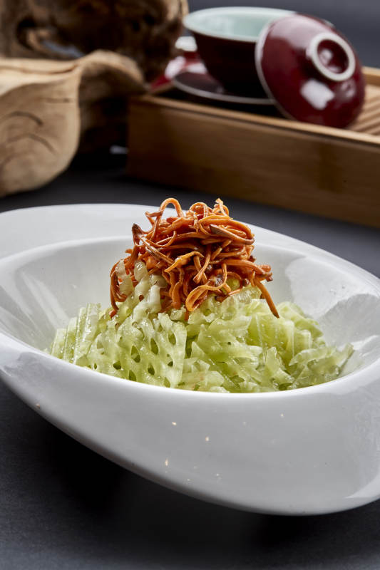 精美凉菜凉拌芦笋配虫草花图片