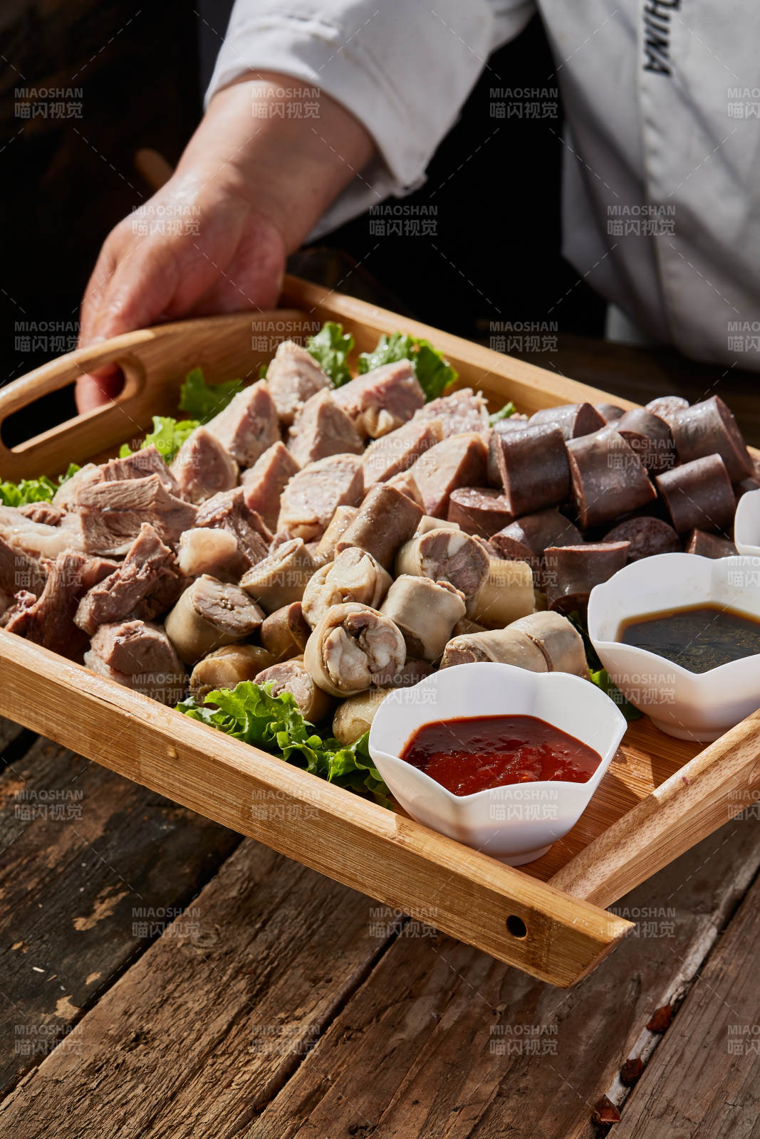 蒙餐血肠白肠肚包肉拼盘图片