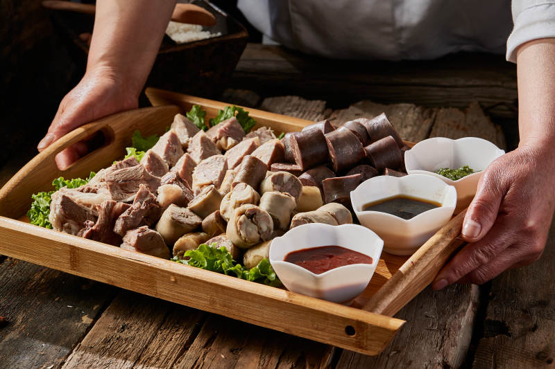 蒙餐血肠白肠肚包肉拼盘图片