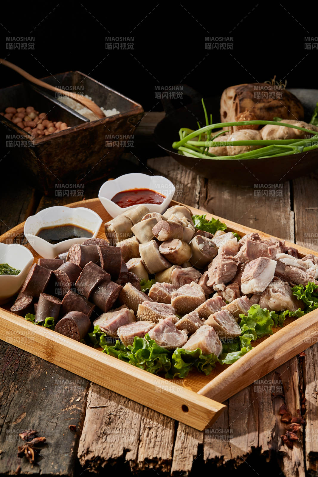 蒙餐血肠白肠肚包肉拼盘图片